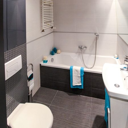 bathroom-2094682_1920